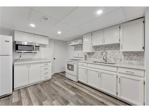 216 Sioux Road, Ancaster, ON - Indoor Photo Showing Kitchen