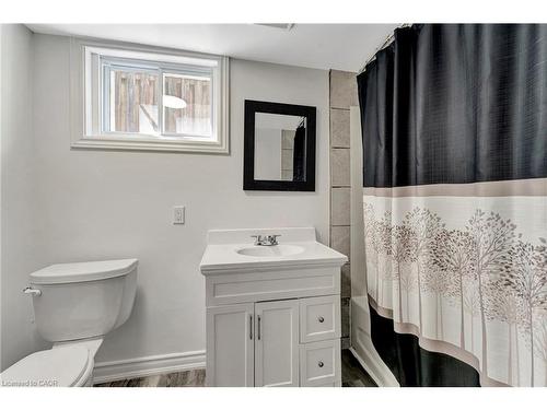 216 Sioux Road, Ancaster, ON - Indoor Photo Showing Bathroom