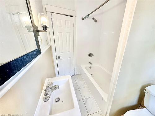215 Rosewood Road, Hamilton, ON - Indoor Photo Showing Bathroom