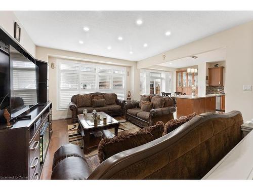 67 Bellroyal Crescent, Stoney Creek, ON - Indoor Photo Showing Living Room