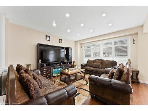 67 Bellroyal Crescent, Stoney Creek, ON - Indoor Photo Showing Living Room