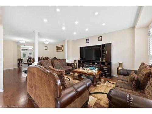 67 Bellroyal Crescent, Stoney Creek, ON - Indoor Photo Showing Living Room