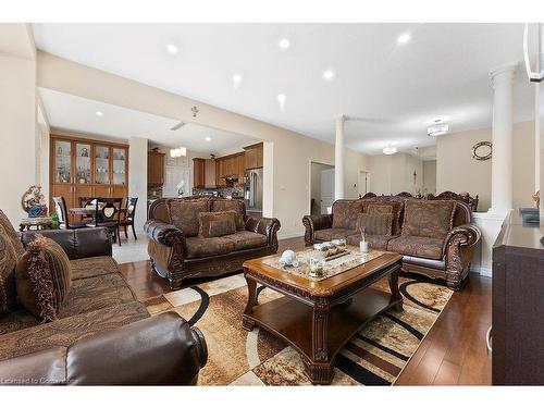 67 Bellroyal Crescent, Stoney Creek, ON - Indoor Photo Showing Living Room