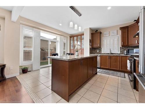 67 Bellroyal Crescent, Stoney Creek, ON - Indoor Photo Showing Kitchen