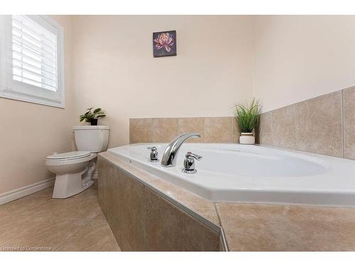 67 Bellroyal Crescent, Stoney Creek, ON - Indoor Photo Showing Bathroom