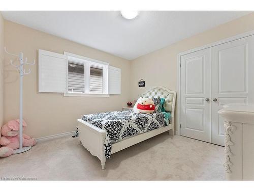 67 Bellroyal Crescent, Stoney Creek, ON - Indoor Photo Showing Bedroom
