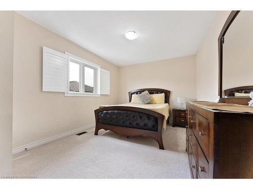 67 Bellroyal Crescent, Stoney Creek, ON - Indoor Photo Showing Bedroom