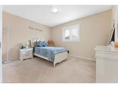 67 Bellroyal Crescent, Stoney Creek, ON - Indoor Photo Showing Bedroom