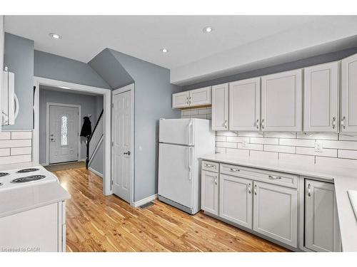 99 Robins Avenue, Hamilton, ON - Indoor Photo Showing Kitchen