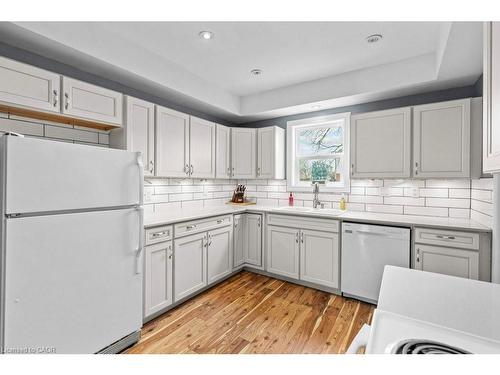 99 Robins Avenue, Hamilton, ON - Indoor Photo Showing Kitchen
