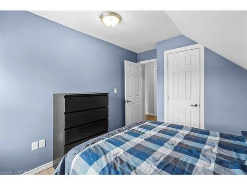99 Robins Avenue, Hamilton, ON - Indoor Photo Showing Bedroom