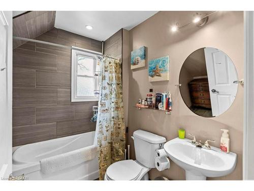 99 Robins Avenue, Hamilton, ON - Indoor Photo Showing Bathroom