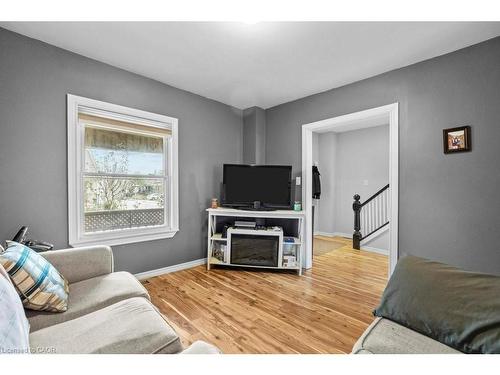 99 Robins Avenue, Hamilton, ON - Indoor Photo Showing Living Room