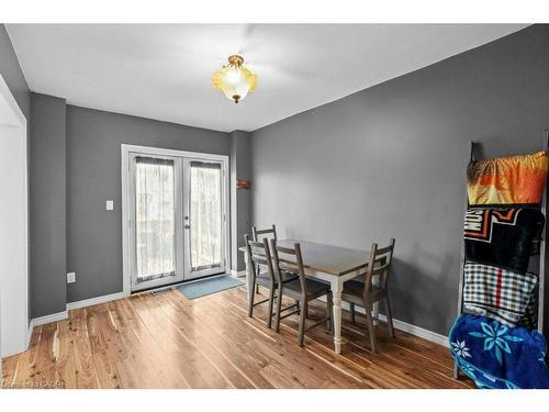 99 Robins Avenue, Hamilton, ON - Indoor Photo Showing Dining Room