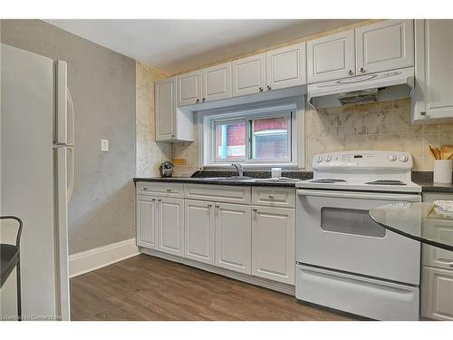 211 Dolph Street N, Cambridge, ON - Indoor Photo Showing Kitchen