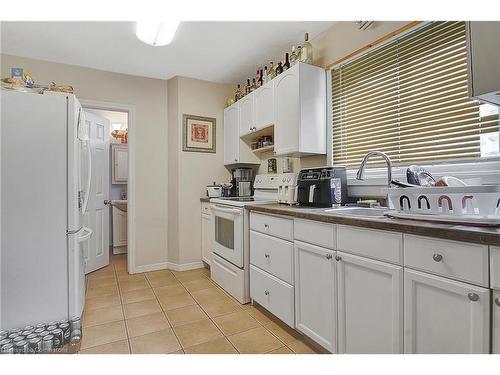 211 Dolph Street N, Cambridge, ON - Indoor Photo Showing Kitchen