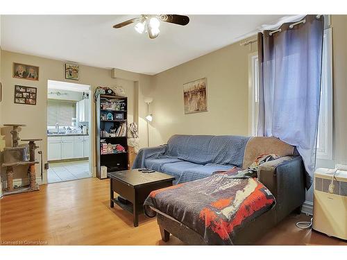 211 Dolph Street N, Cambridge, ON - Indoor Photo Showing Living Room