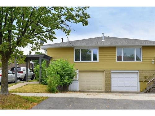 79 Barrington Drive  Welland, ON L3C 5Z8