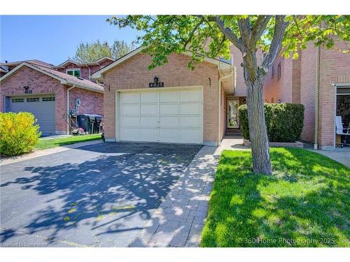 4425 Sawmill Valley Drive  Mississauga, ON L5H 4J1