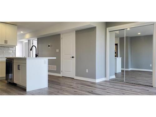 1-262 Ottawa Street N, Hamilton, ON - Indoor Photo Showing Kitchen