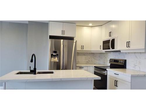 1-262 Ottawa Street N, Hamilton, ON - Indoor Photo Showing Kitchen With Upgraded Kitchen