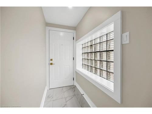 Upper 2-1466 Main Street E, Hamilton, ON - Indoor Photo Showing Other Room