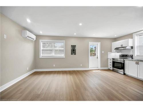 Upper 2-1466 Main Street E, Hamilton, ON - Indoor Photo Showing Kitchen
