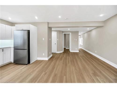 Upper 2-1466 Main Street E, Hamilton, ON - Indoor Photo Showing Kitchen