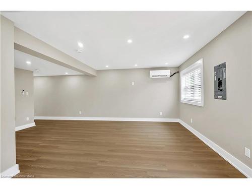 Upper 2-1466 Main Street E, Hamilton, ON - Indoor Photo Showing Other Room