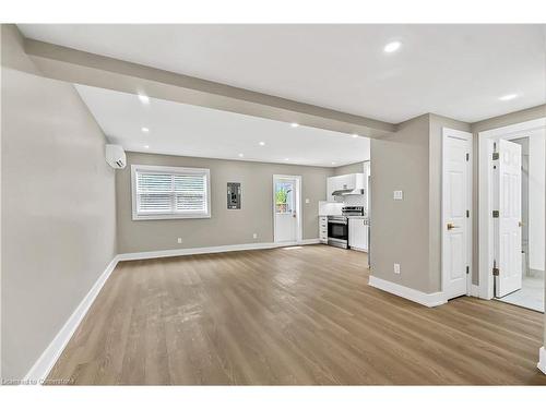 Upper 2-1466 Main Street E, Hamilton, ON - Indoor Photo Showing Other Room