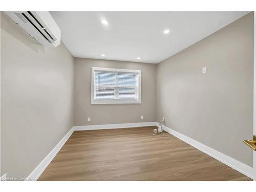 Upper 2-1466 Main Street E, Hamilton, ON - Indoor Photo Showing Other Room