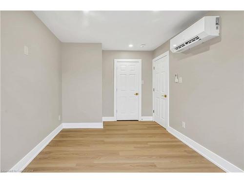 Upper 2-1466 Main Street E, Hamilton, ON - Indoor Photo Showing Other Room