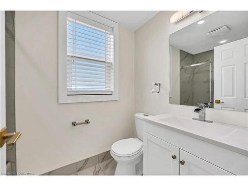 Upper 2-1466 Main Street E, Hamilton, ON - Indoor Photo Showing Bathroom