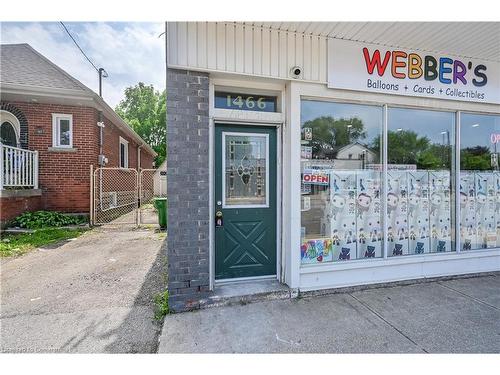 Upper 2-1466 Main Street E, Hamilton, ON - Outdoor