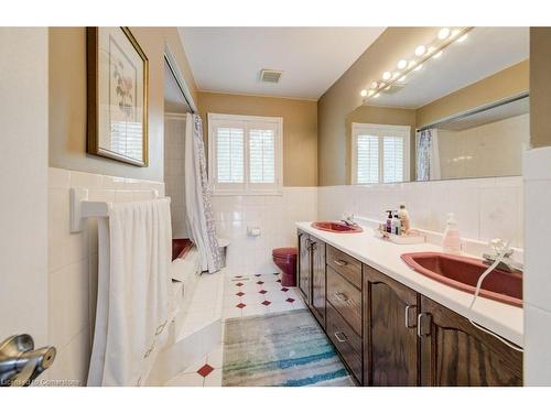 1056 Plains View Avenue, Burlington, ON - Indoor Photo Showing Bathroom