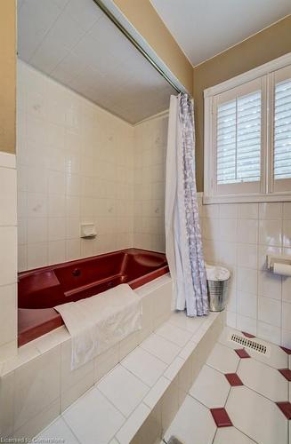 1056 Plains View Avenue, Burlington, ON - Indoor Photo Showing Bathroom