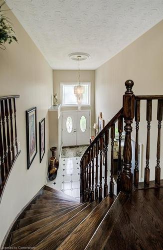 1056 Plains View Avenue, Burlington, ON - Indoor Photo Showing Other Room