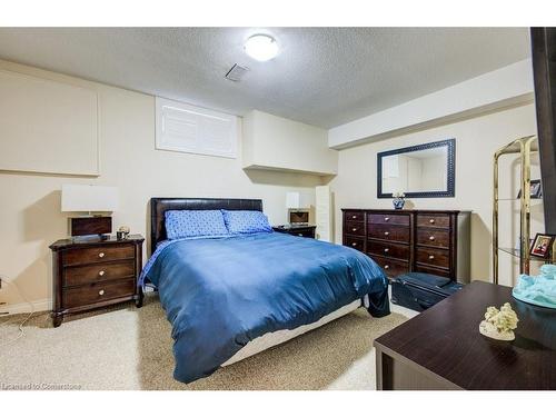 1056 Plains View Avenue, Burlington, ON - Indoor Photo Showing Bedroom