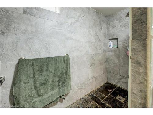 1056 Plains View Avenue, Burlington, ON - Indoor Photo Showing Bathroom