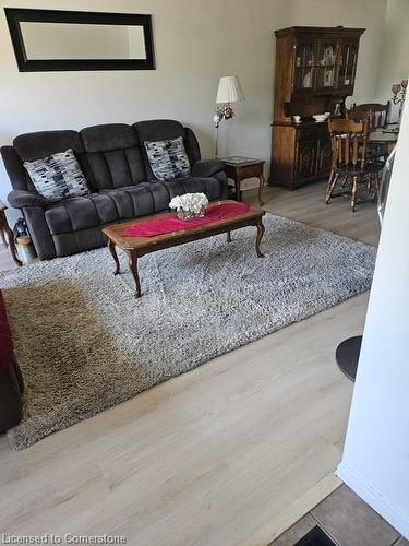 97 Guildwood Drive, Hamilton, ON - Indoor Photo Showing Living Room