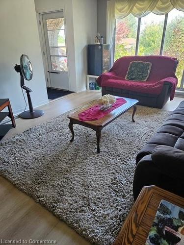 97 Guildwood Drive, Hamilton, ON - Indoor Photo Showing Living Room