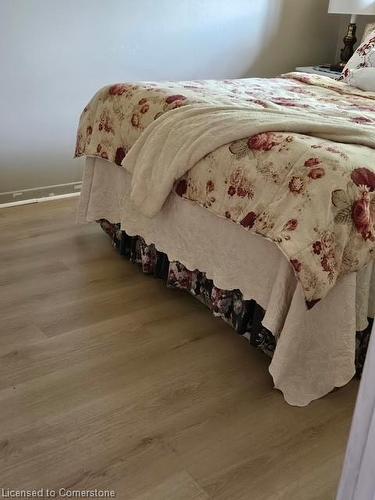 97 Guildwood Drive, Hamilton, ON - Indoor Photo Showing Bedroom