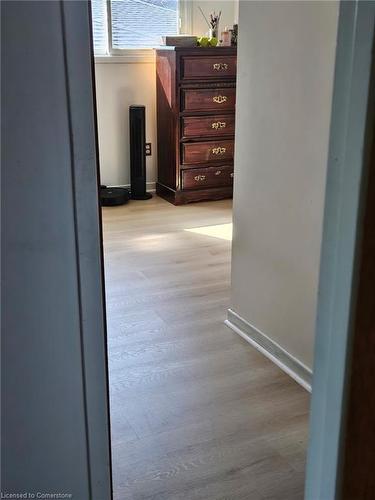 97 Guildwood Drive, Hamilton, ON - Indoor Photo Showing Other Room