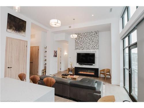 Lph13-118 King Street E, Hamilton, ON - Indoor Photo Showing Living Room