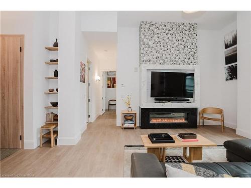 Lph13-118 King Street E, Hamilton, ON - Indoor Photo Showing Living Room