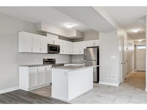 101 Elvira Way, Thorold, ON - Indoor Photo Showing Kitchen