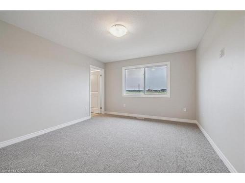 105 Elvira Way, Thorold, ON - Indoor Photo Showing Other Room