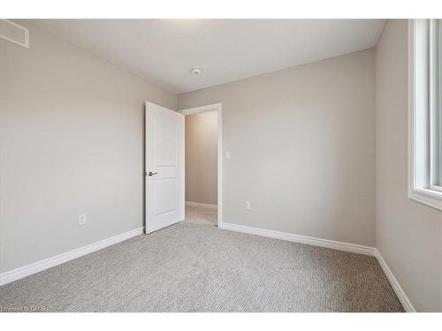 105 Elvira Way, Thorold, ON - Indoor Photo Showing Other Room
