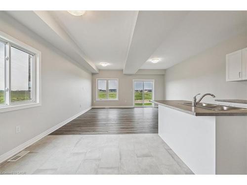 99 Elvira Way, Thorold, ON - Indoor Photo Showing Other Room