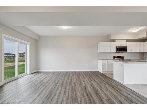 99 Elvira Way, Thorold, ON - Indoor Photo Showing Kitchen